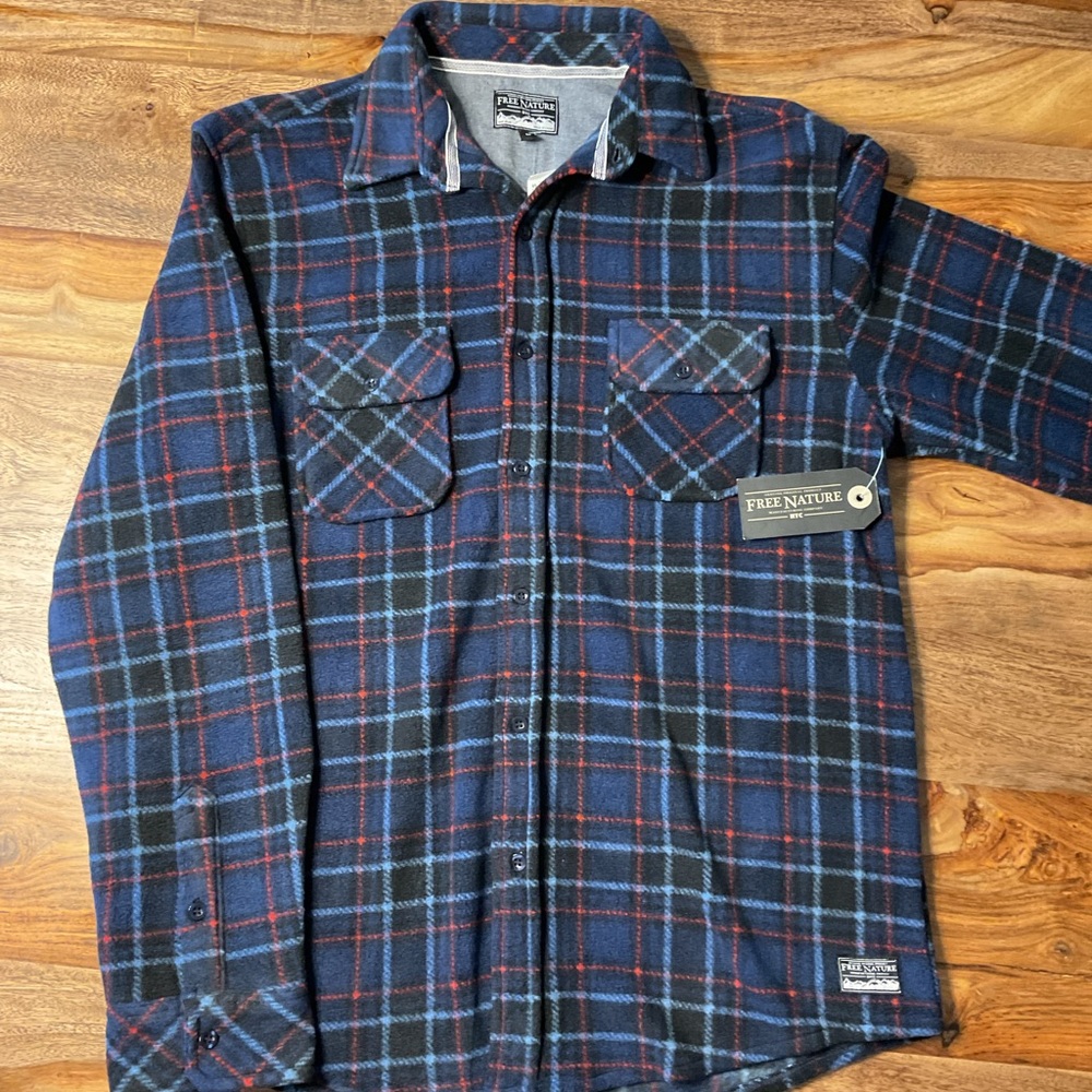 NWT Men’s Free Nature fleece long sleeve button up shirt. NWT Size M.